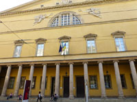 パルマの歌劇場“theatro regio di parma”夏期休暇中でした。